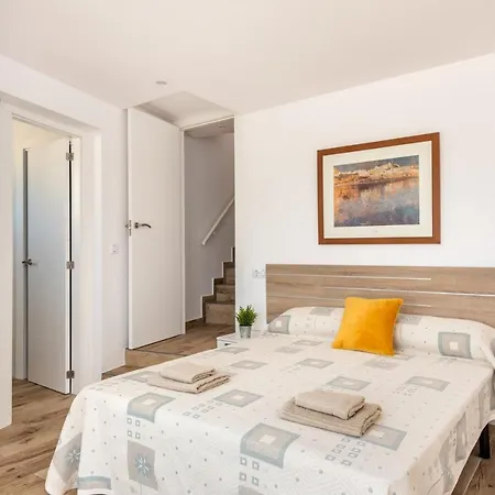 5 Soles 3 Bedroom Apartment, Santandria