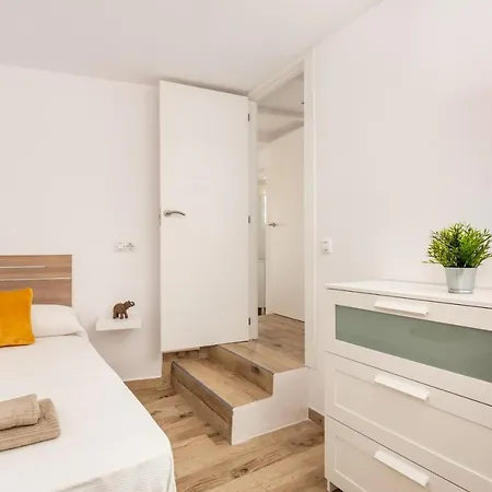 5 Soles 3 Bedroom Apartment, Santandria *
