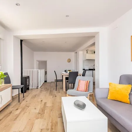 Appartamento 5 Soles 3 Bedroom Apartment, Santandria *